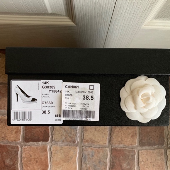 Chanel 2-Tone Leather Pumps - Picture 11 of 14